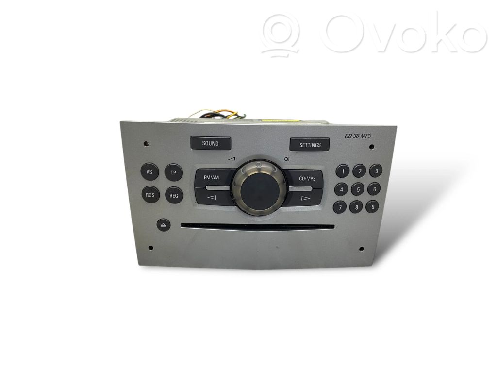 Radio / CD/DVD atskaņotājs / navigācija