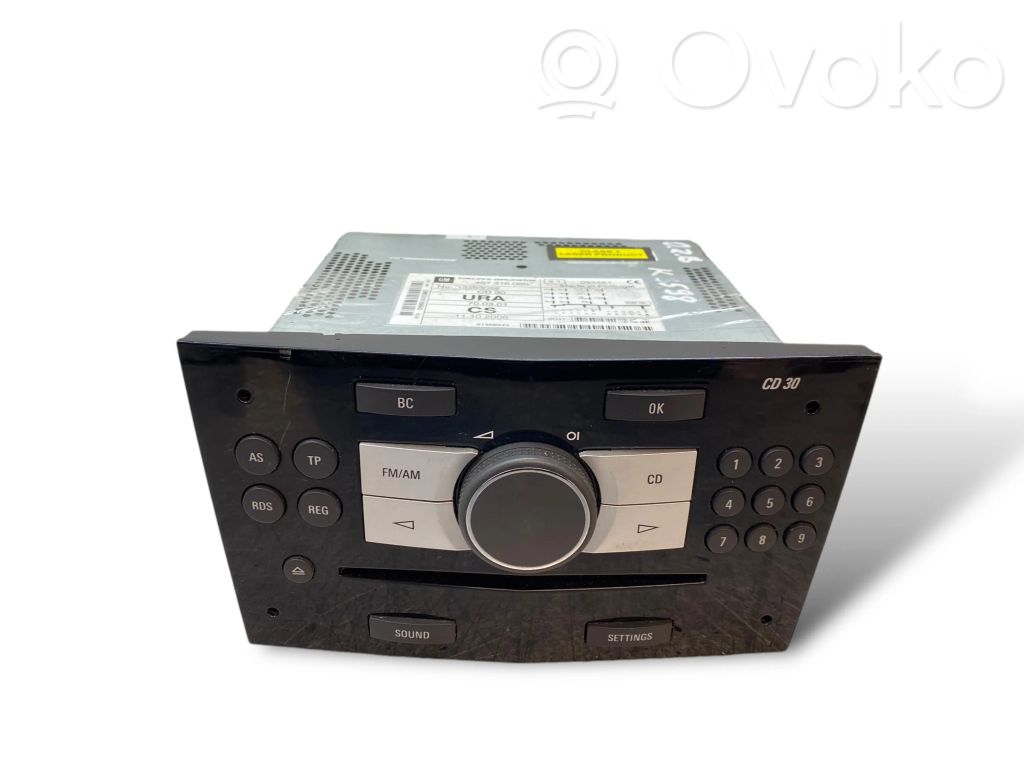 Radio / CD/DVD atskaņotājs / navigācija