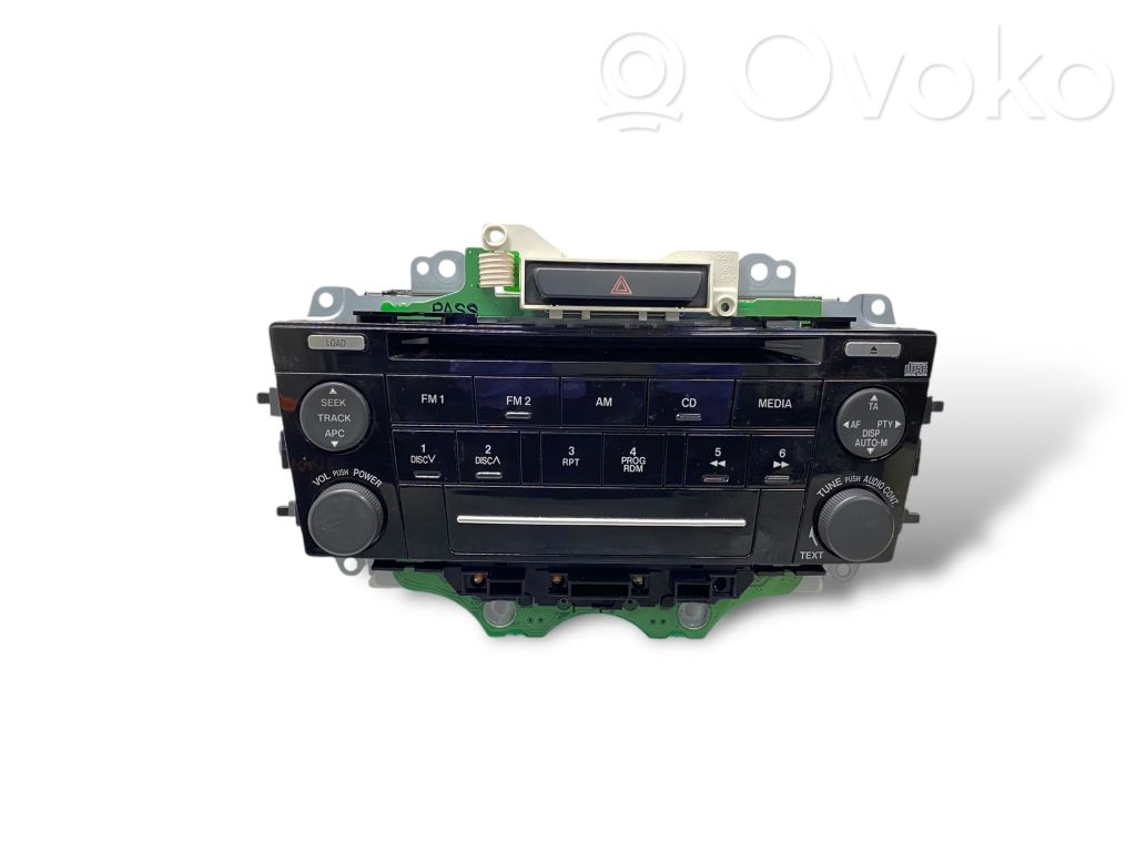 Radio / CD/DVD atskaņotājs / navigācija