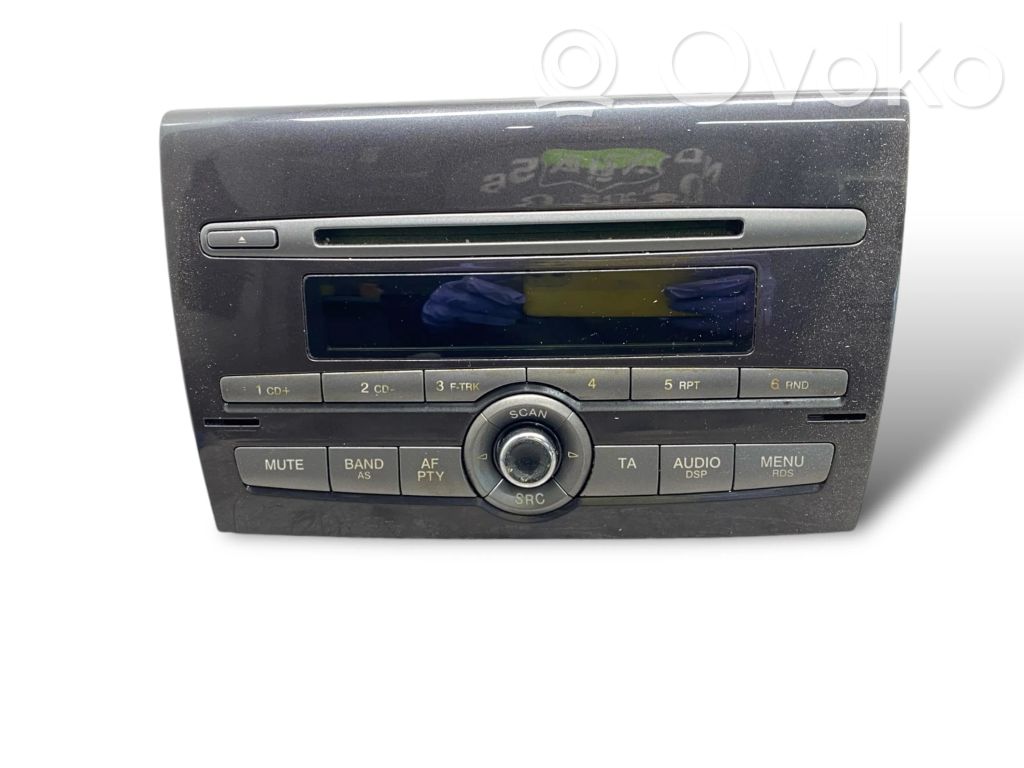 Radio / CD/DVD atskaņotājs / navigācija