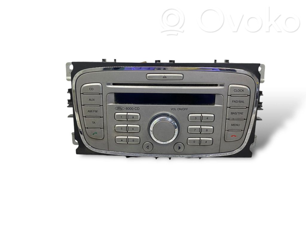 Radio / CD/DVD atskaņotājs / navigācija