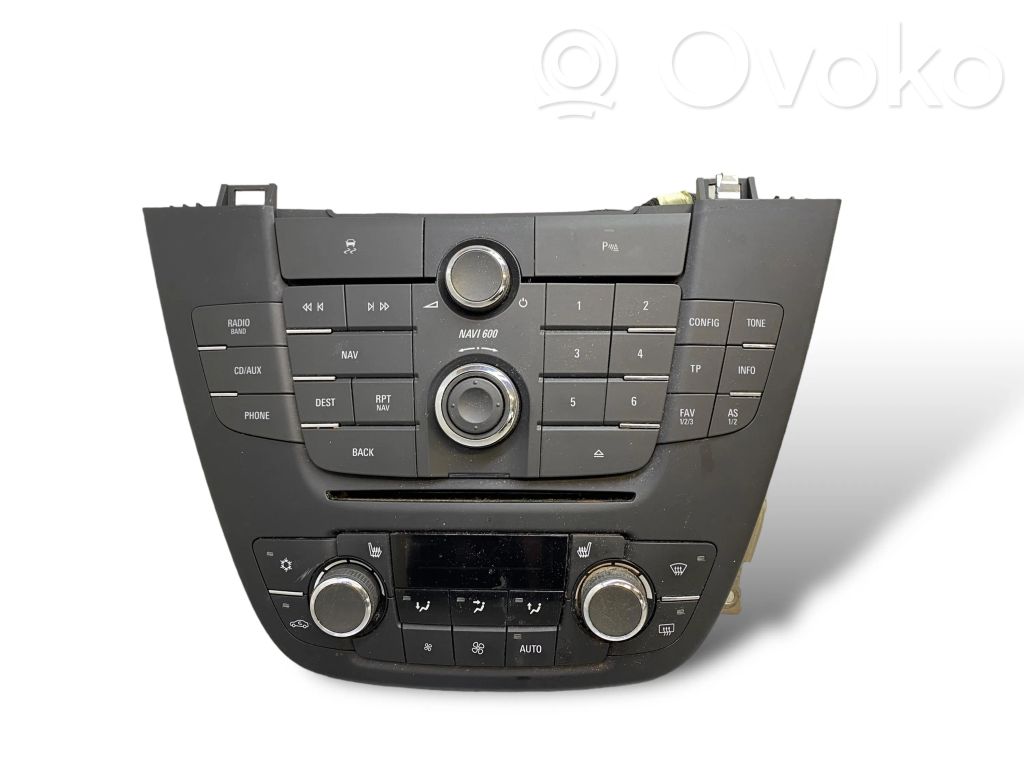 Radio / CD/DVD atskaņotājs / navigācija