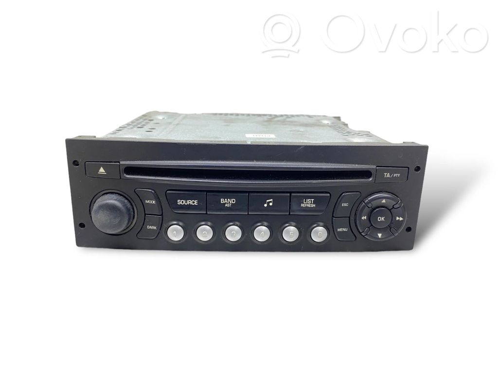 Radio / CD/DVD atskaņotājs / navigācija