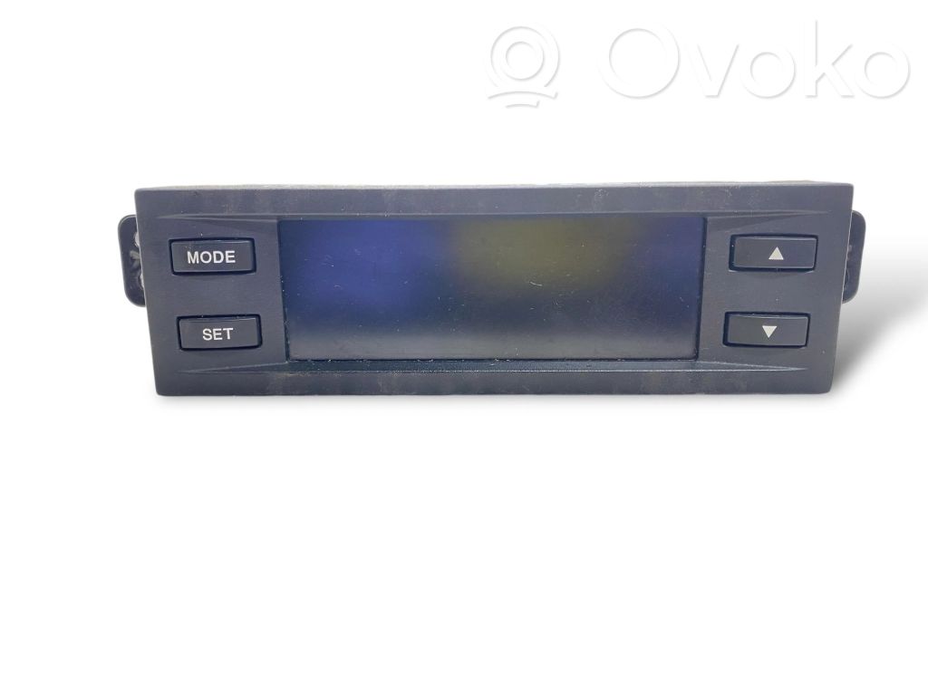 Radio / CD/DVD atskaņotājs / navigācija