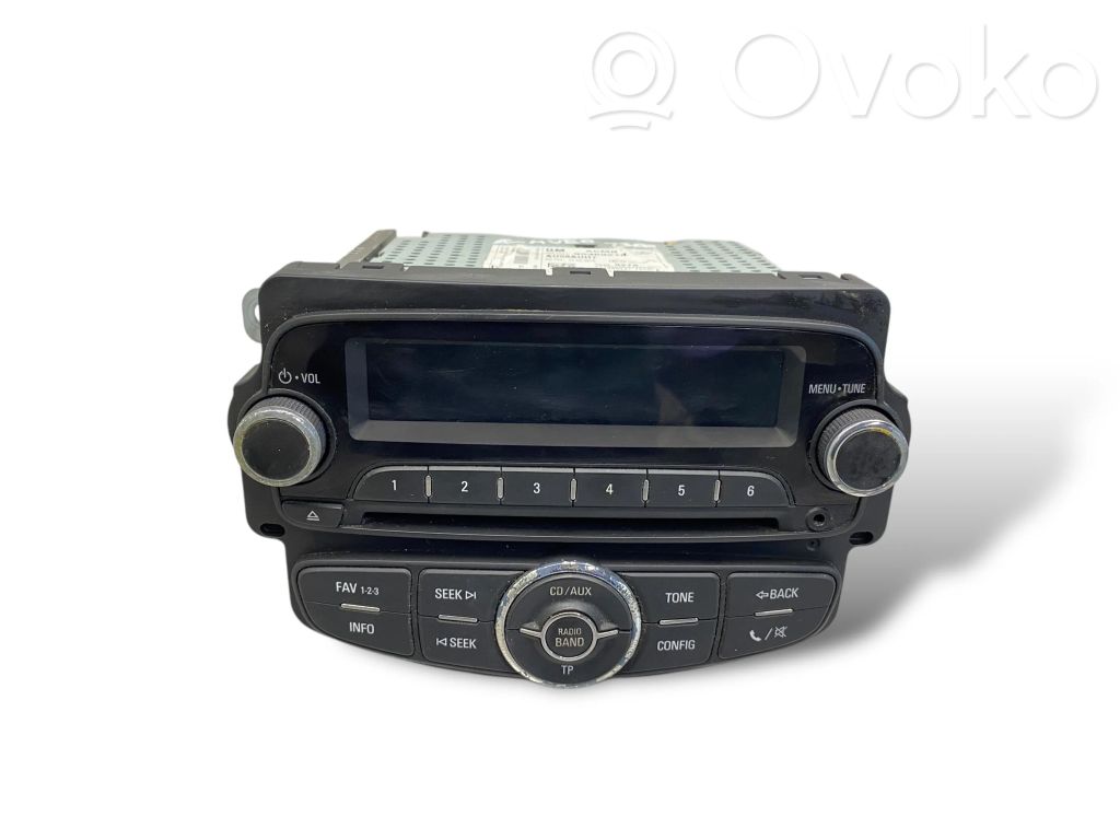 Radio / CD/DVD atskaņotājs / navigācija