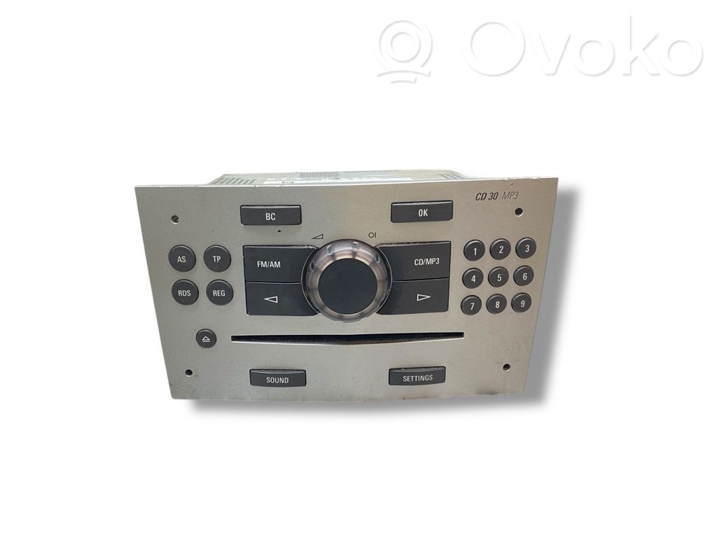 Radio / CD/DVD atskaņotājs / navigācija