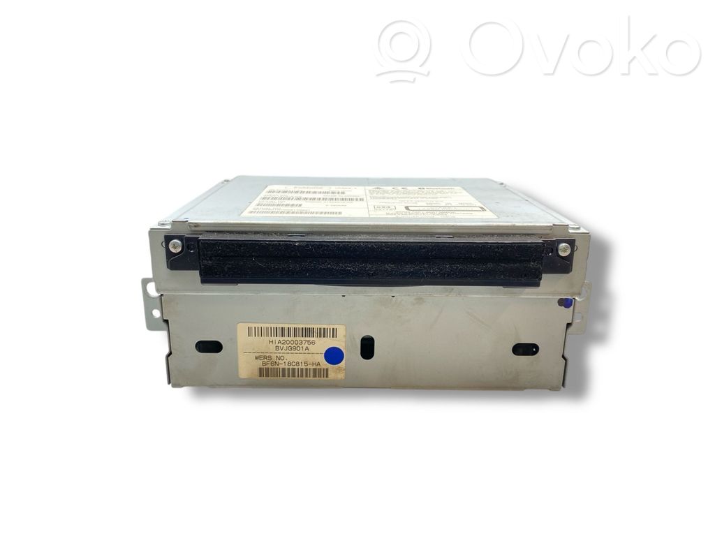 Radio / CD/DVD atskaņotājs / navigācija