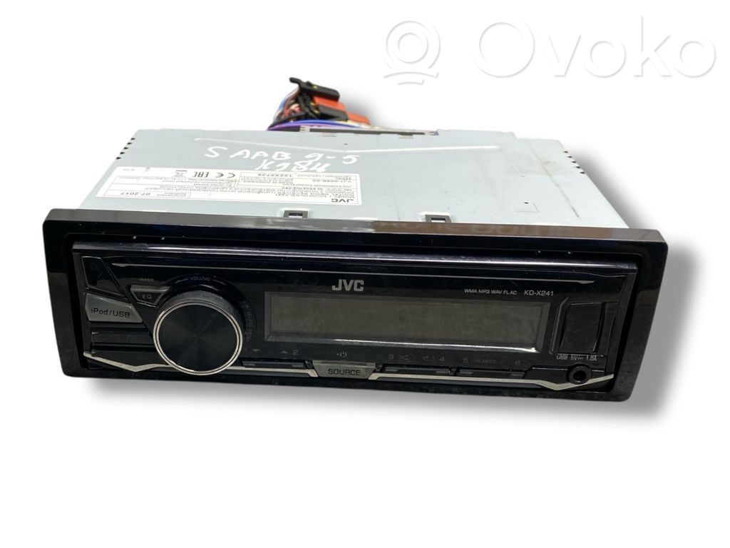 Radio / CD/DVD atskaņotājs / navigācija