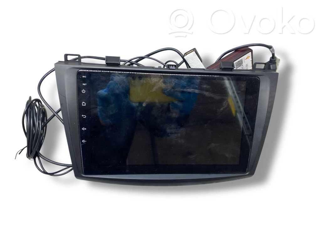 Radio / CD/DVD atskaņotājs / navigācija