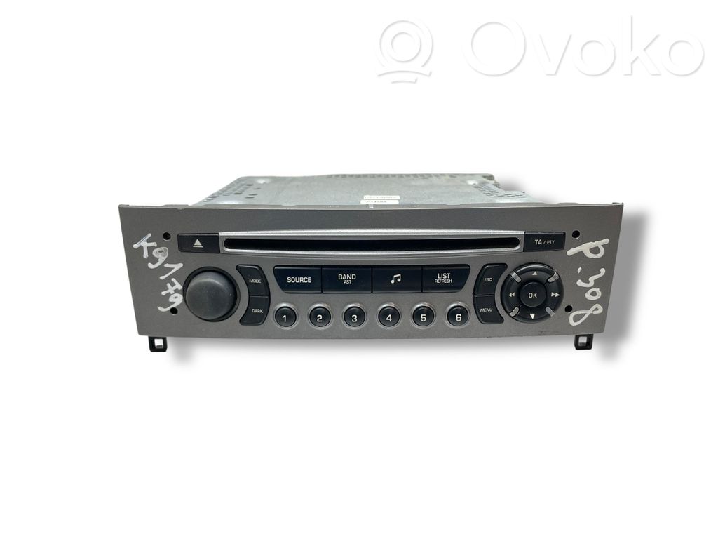 Radio / CD/DVD atskaņotājs / navigācija