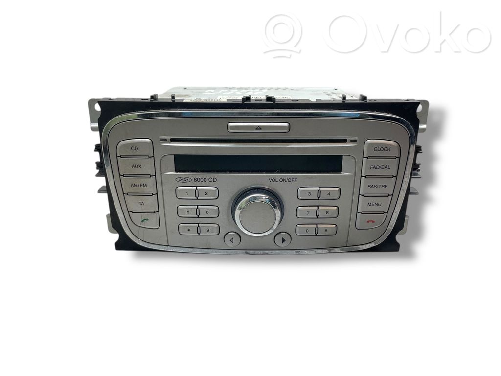 Radio / CD/DVD atskaņotājs / navigācija