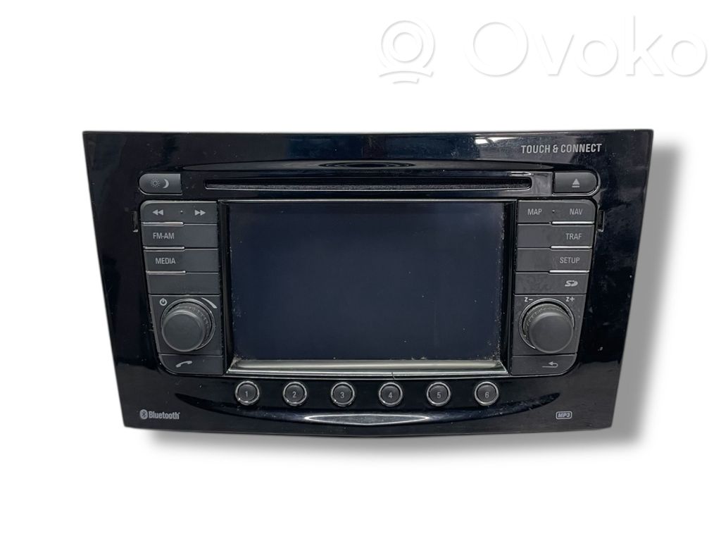 Radio / CD/DVD atskaņotājs / navigācija