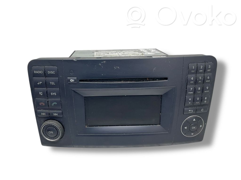 Radio / CD/DVD atskaņotājs / navigācija