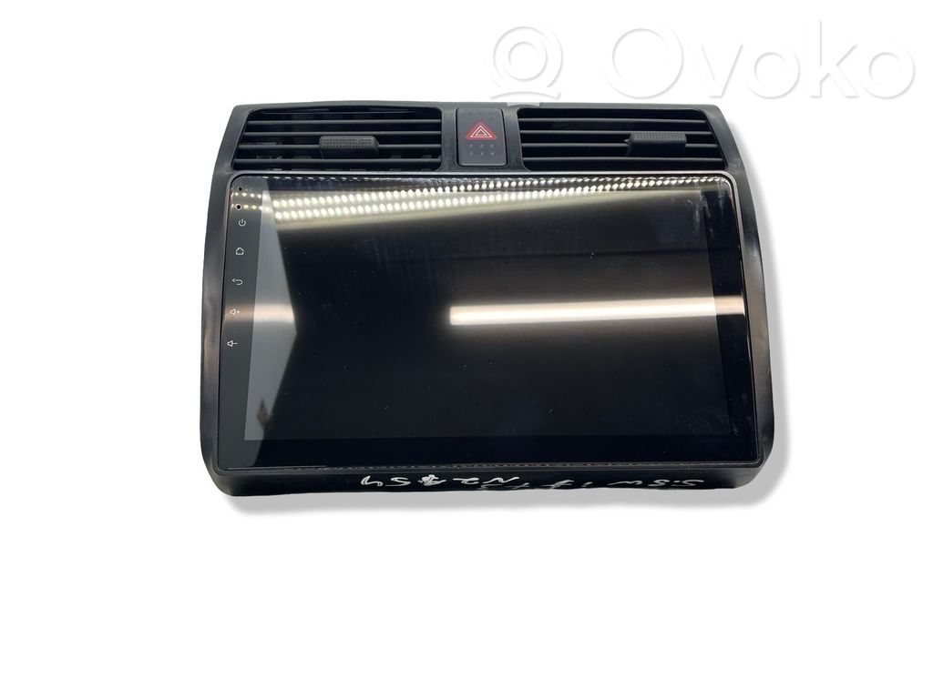 Radio / CD/DVD atskaņotājs / navigācija
