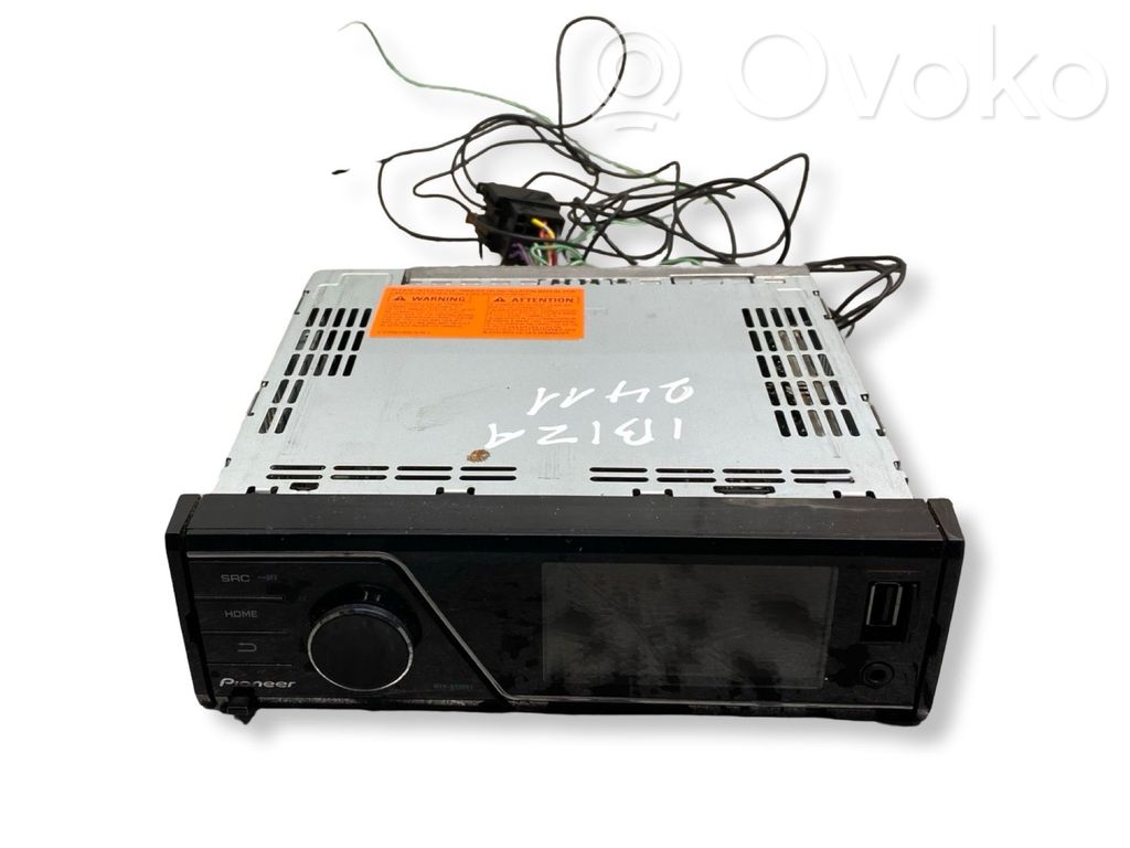 Radio / CD/DVD atskaņotājs / navigācija