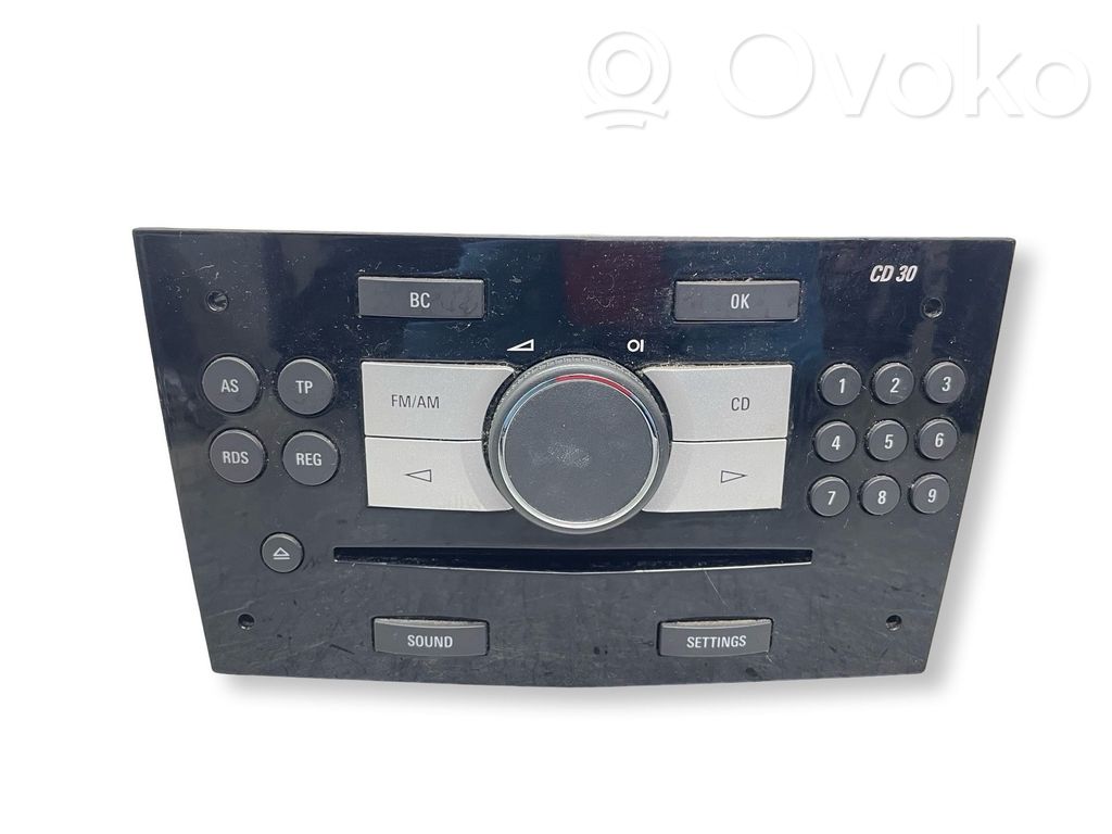 Radio / CD/DVD atskaņotājs / navigācija
