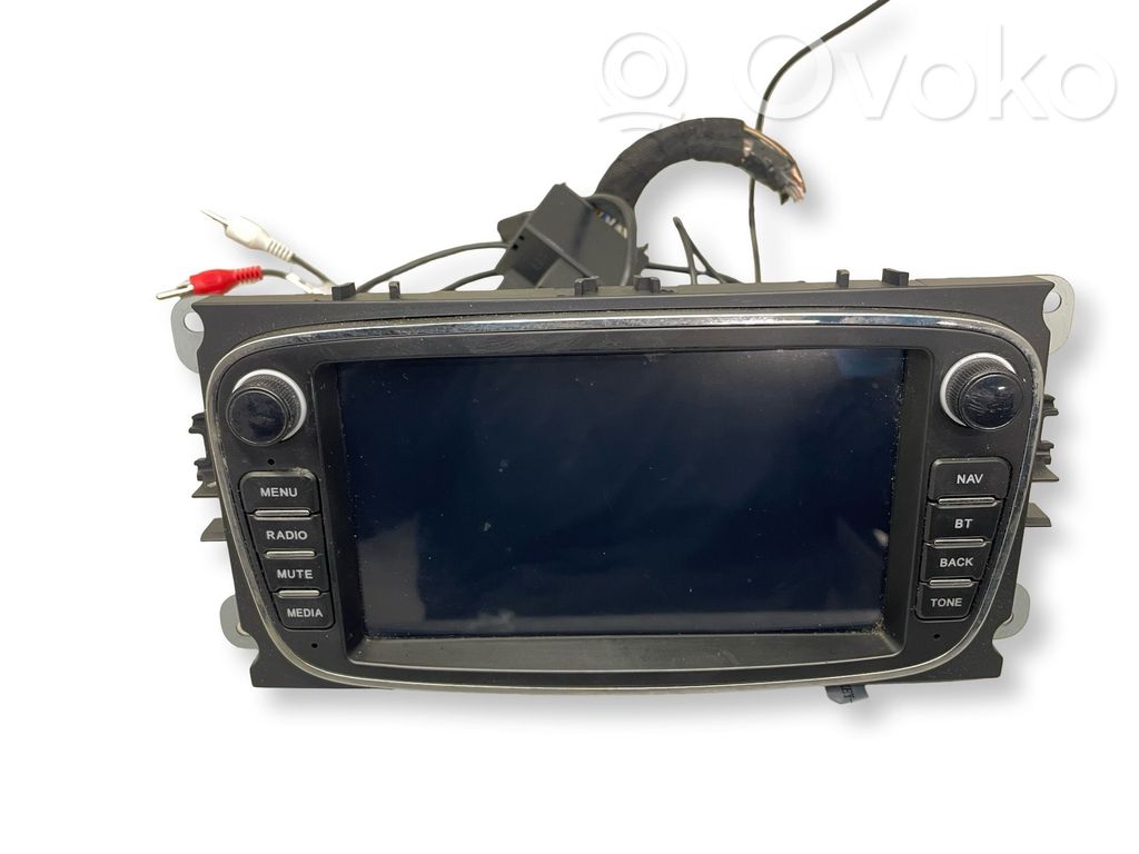 Radio / CD/DVD atskaņotājs / navigācija