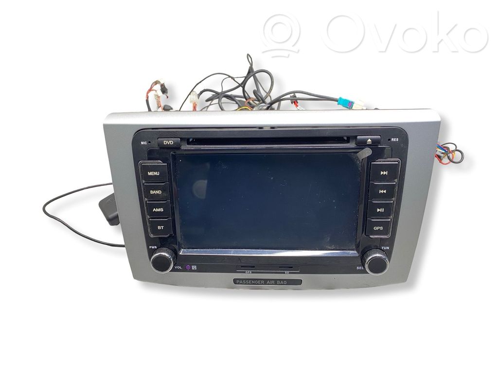 Radio / CD/DVD atskaņotājs / navigācija