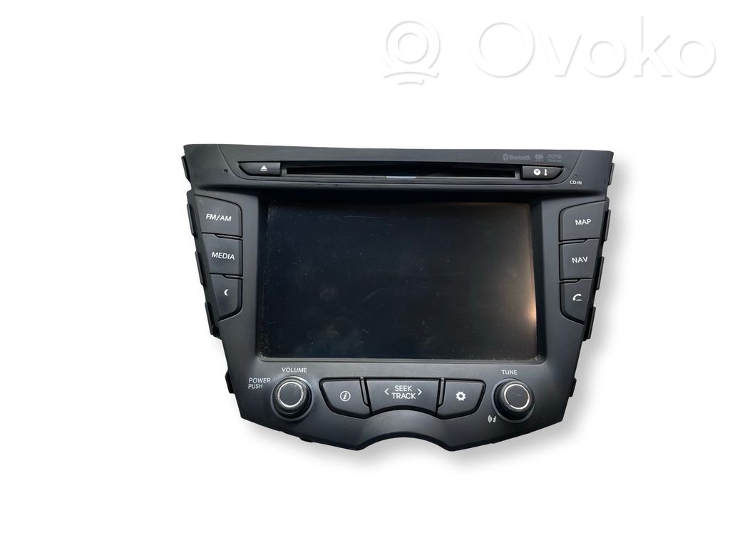 Radio / CD/DVD atskaņotājs / navigācija