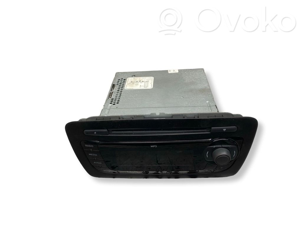 Radio / CD/DVD atskaņotājs / navigācija