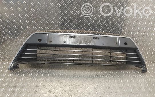 Toyota Auris E180 Mascherina inferiore del paraurti anteriore 