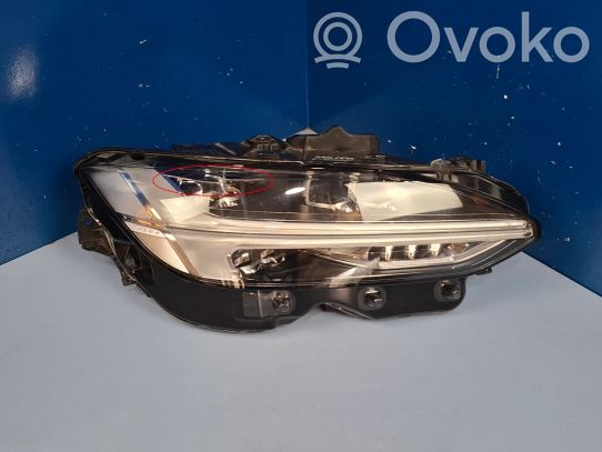Volvo S90, V90 Priekinis žibintas 