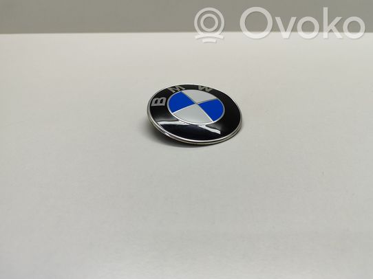 Mostrina con logo/emblema della casa automobilistica   8132375,813237505,10333410