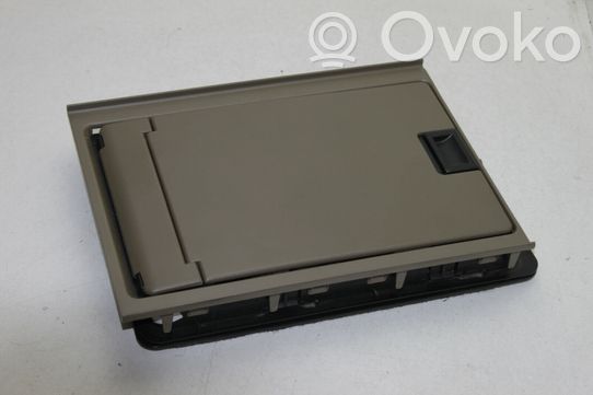 Glāžu turētājs (aizmugurē)   4E0885215C
