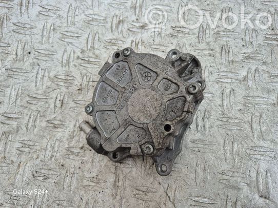 Volkswagen PASSAT B7 Pompe à vide 
