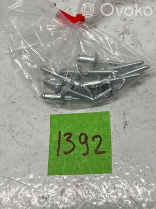 Schrauben Zylinderkopf   A0049901697,8076400,B6584022,9278776