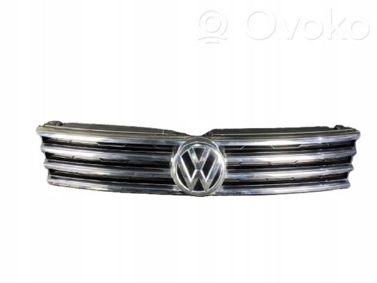 Volkswagen Touareg II Grotelės viršutinės 