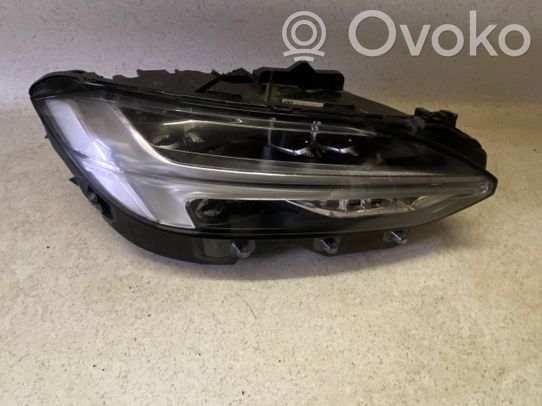 Volvo S90, V90 Priekinis žibintas 