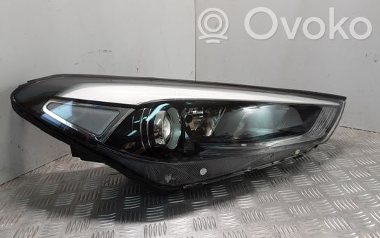 Hyundai Tucson TL Priekinis žibintas 