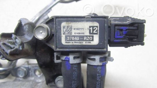 Capteur de pression des gaz d'échappement   37840RZ0