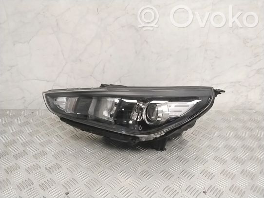 Hyundai i30 Priekinis žibintas 