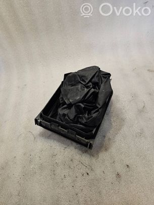 Audi V8 Mantu nodalījums stumbrs 