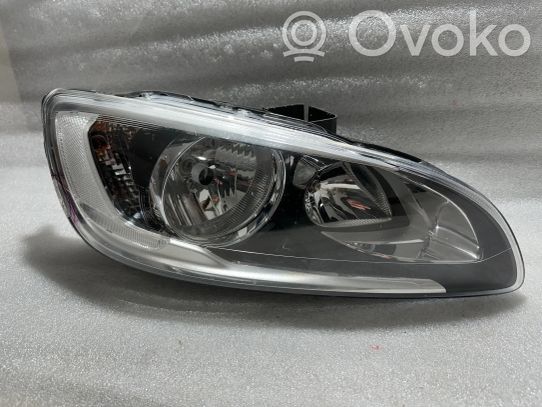 Volvo V60 Priekinis žibintas 