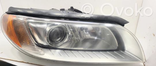Volvo XC70 Priekinis žibintas 