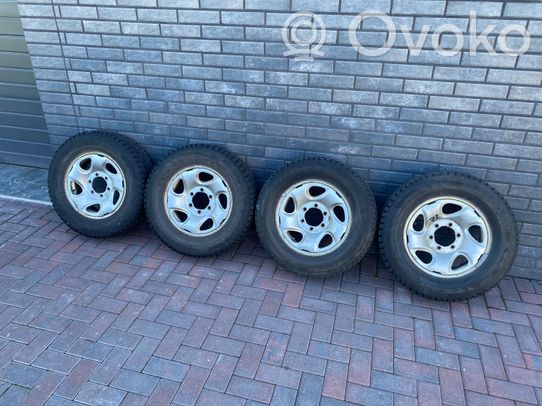 Pneus d’hiver R16 C à crampons   BRIDGESTONE,20575R16C