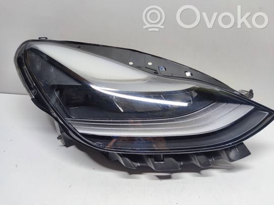 Tesla Model 3 Priekinis žibintas 