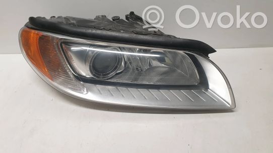 Volvo XC70 Priekinis žibintas 