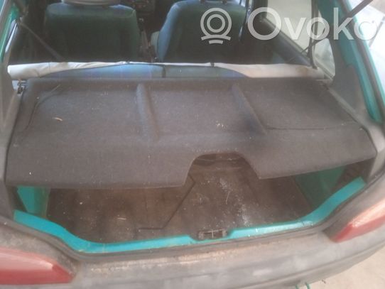 Peugeot 106 Hattuhylly 
