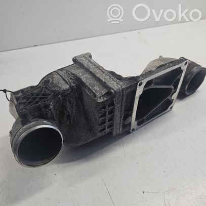 Mercedes-Benz C W203 Parte del condotto di aspirazione dell'aria 