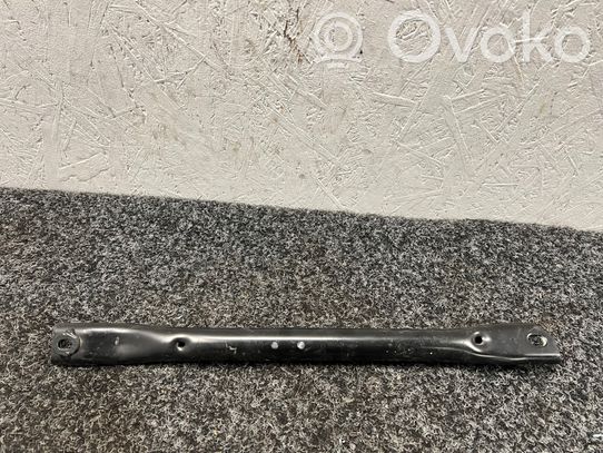 BMW 5 G30 G31 Cita veida dzinēja nodalījuma detaļa 