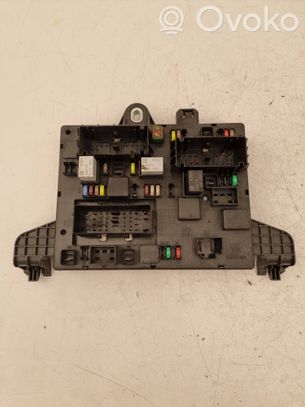 Opel Astra J Drošinātāju bloks 