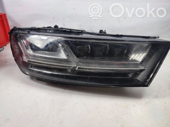 Audi Q7 4M Priekinis žibintas 