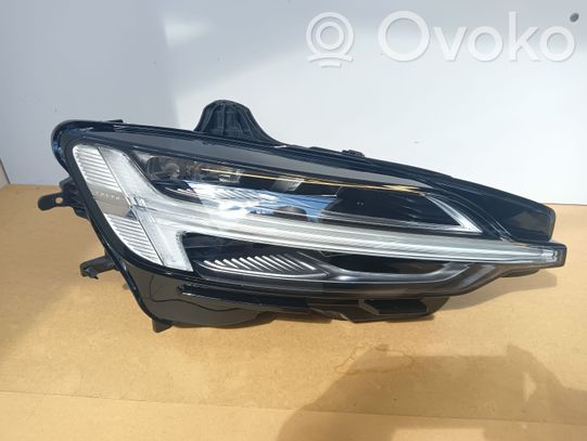 Volvo S90, V90 Priekinis žibintas 