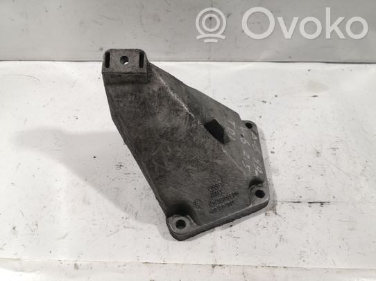 Audi A6 S6 C5 4B Moottorin kiinnikekorvake (käytetyt) 