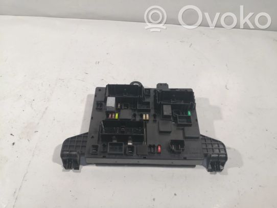 Opel Astra J Drošinātāju bloks 