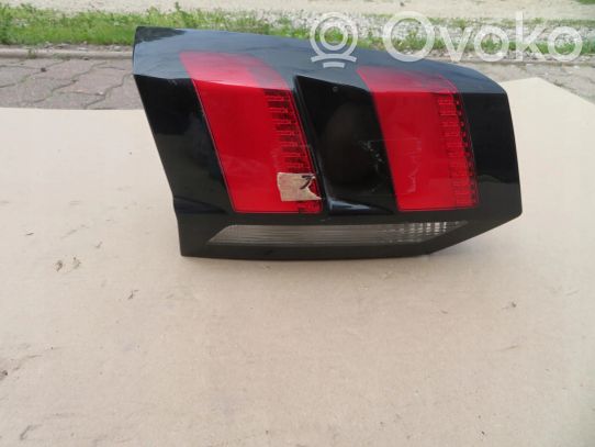 Peugeot 5008 II Galinis žibintas dangtyje 